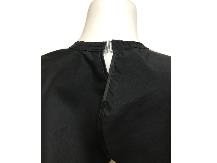 2011 Hairdressing Cape Polyster & Silky Feel Black - Image 2