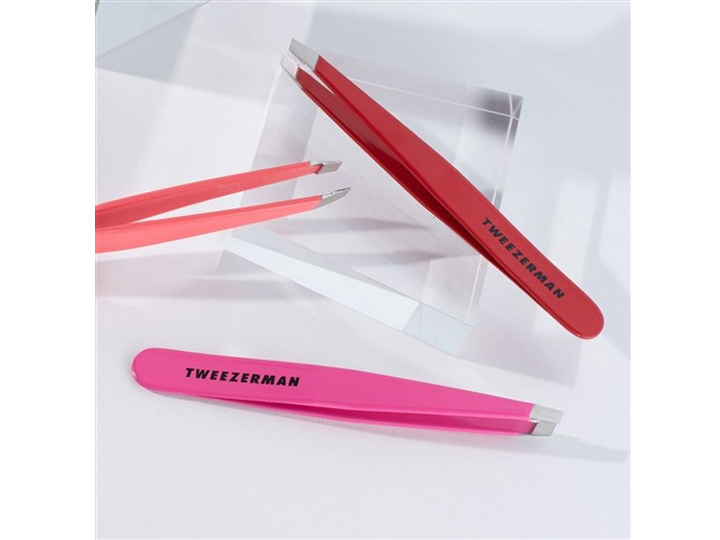 7391 Tweezerman Slant Tweezer in Geranium - Image 4